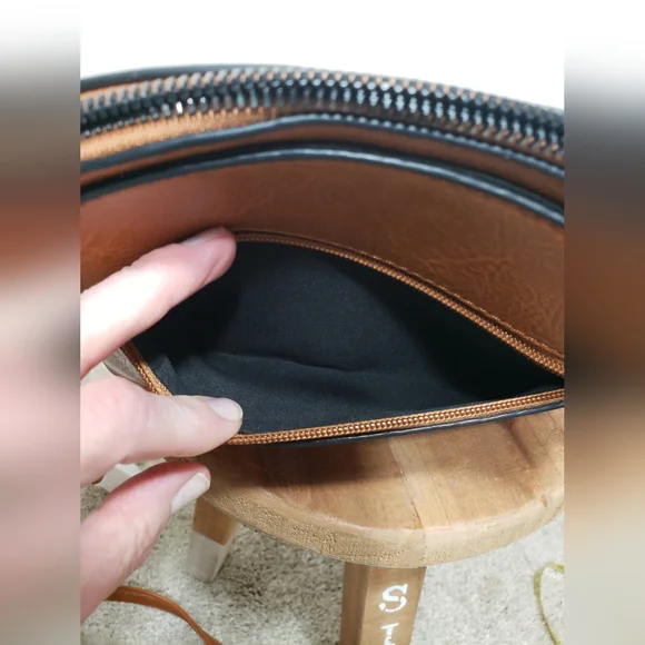 Like New, Sam&Hadley vegan textured grain purse - Picture 14 of 15